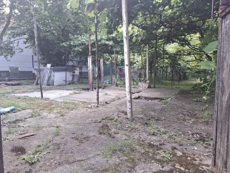 Teren Construcții intravilan de 300 mp, în Tractorul
