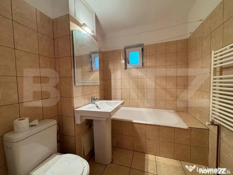Apartament cu 3 camere decomandat în Sărari