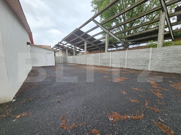Casă individuală cu 21 camere cu Canalizare în Dumbrăvița