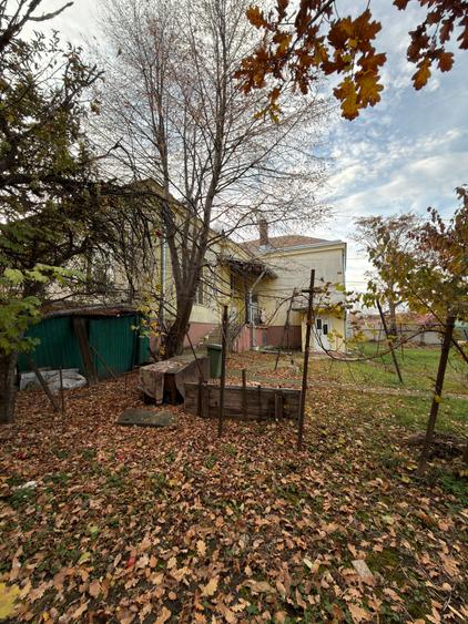 Casă individuală cu 4 camere cu Teren 1165 Mp în Central