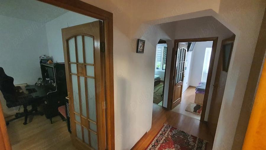 Apartament cu 3 camere decomandat în Berceni