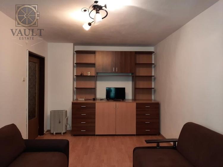 Garsonieră decomandată în Titan