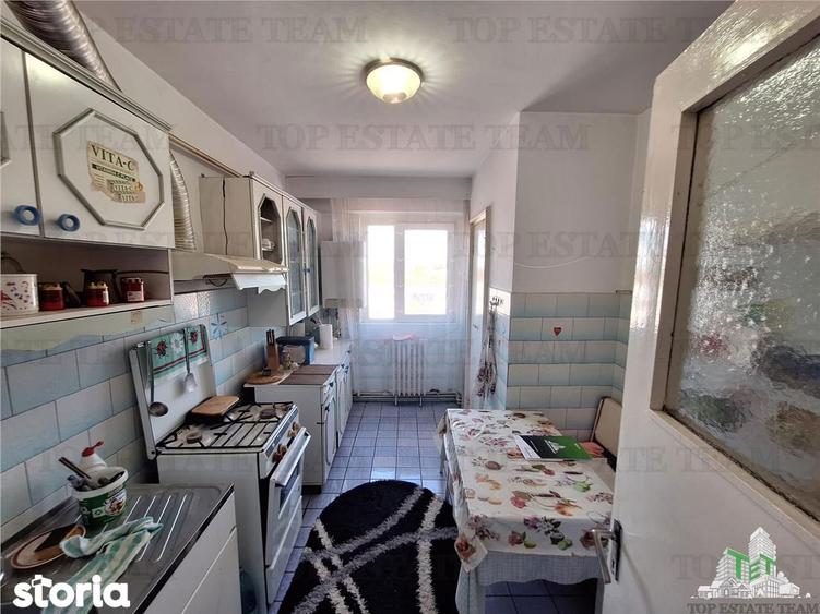 Apartament cu 4 camere decomandat în Viziru 1