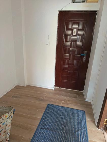 Apartament cu 2 camere semidecomandat în Craiovei