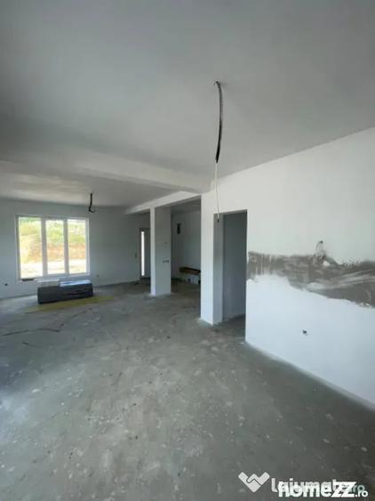 Casă cu 5 camere cu Teren 530 Mp în Satu Nou de Jos