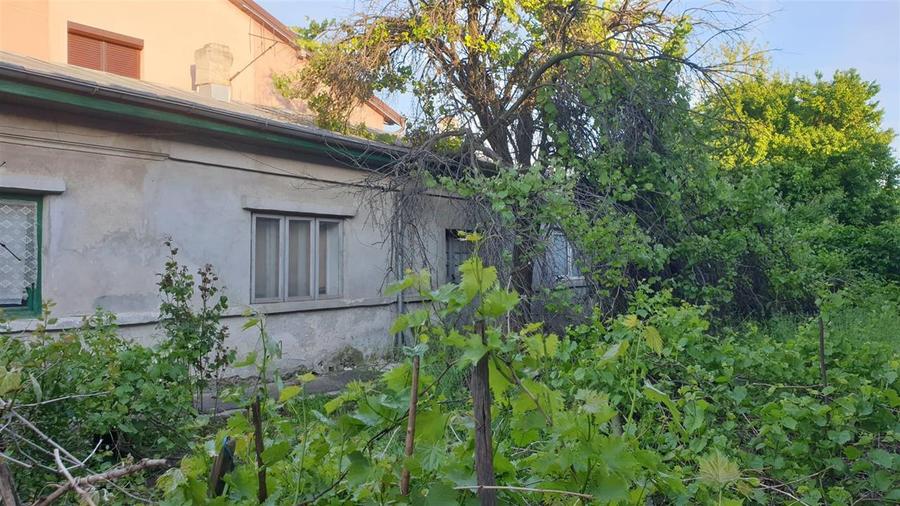 Casă cu 6 camere cu Teren 554 Mp în Chercea