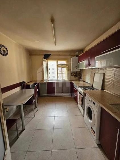 Apartament cu 3 camere decomandat în Între Lacuri