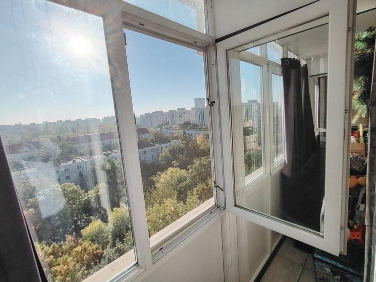 Apartament cu 3 camere decomandat în Berceni