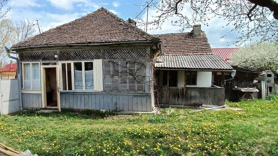 Teren de 2500 mp, în Teaca