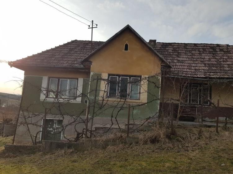 Casă cu 4 camere în Petrilaca