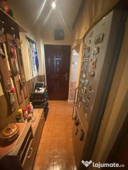 Apartament cu 2 camere semidecomandat, mobilat în Central