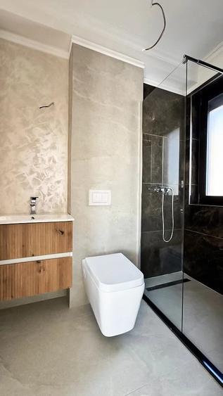 Casă cu 5 camere cu Teren 280 Mp în Girocului