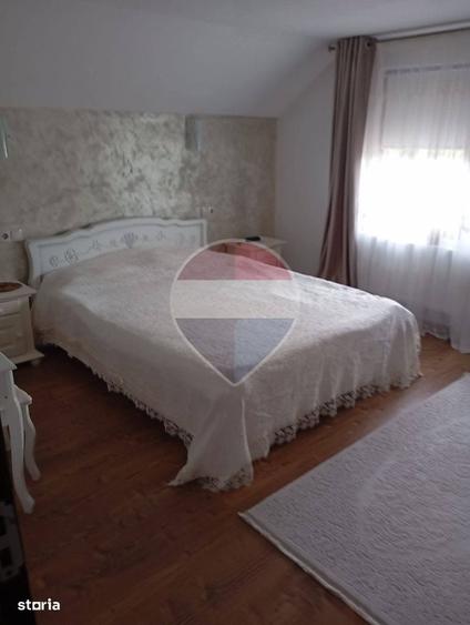 Casă cu 4 camere cu Teren 1183 Mp în Central