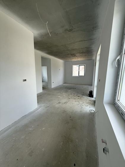 Casă cu 4 camere în Lumina