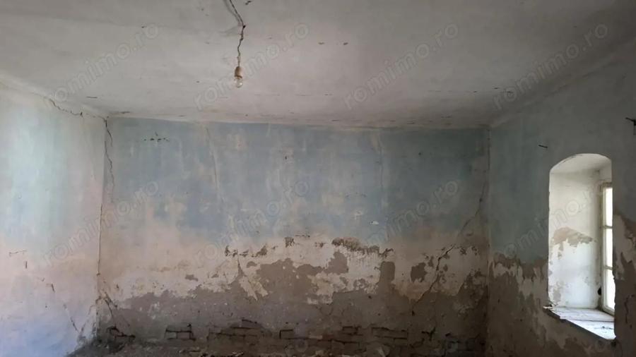 Casă cu 3 camere cu Teren 1472 Mp în Central