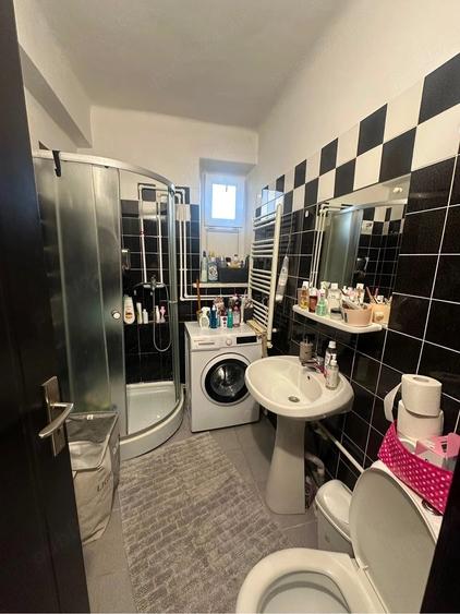 Apartament cu 2 camere semidecomandat în Podu Roș
