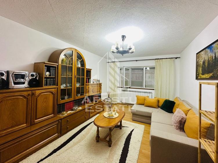 Apartament cu 3 camere decomandat, mobilat în Micălaca