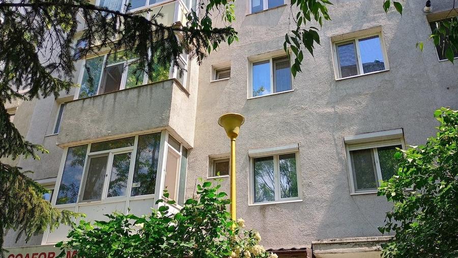 Apartament cu 3 camere semidecomandat în Central