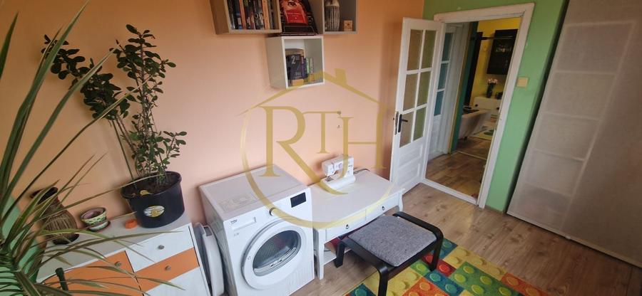 Vand apartament cu 4 camere in zona spitalul judetean,comision ,,0'' - 9
