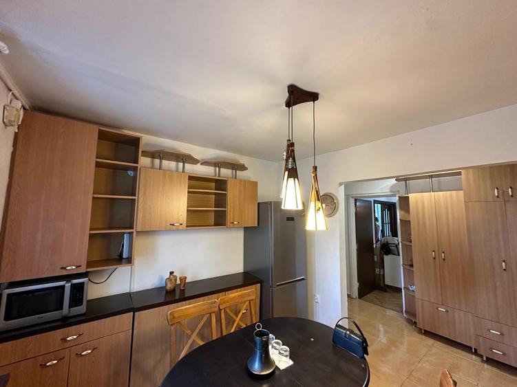 Apartament cu 4 camere decomandat în Titan