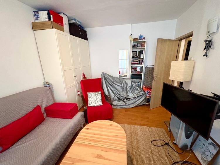 Apartament cu 3 camere semidecomandat în Drumul Taberei