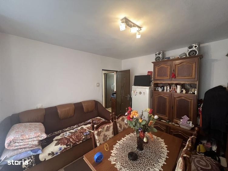 Apartament cu 3 camere decomandat în Botizului