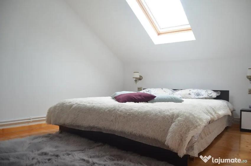 Casă cu 8 camere cu Teren 500 Mp în Central