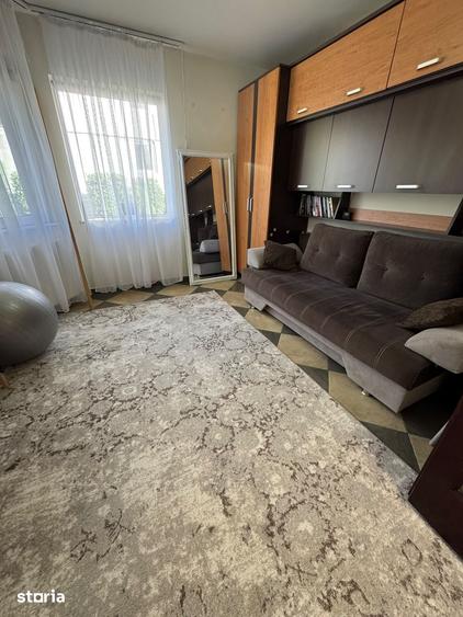 Casă cu 3 camere cu Teren 250 Mp în Central