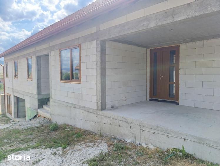 Casă cu 5 camere cu Teren 4200 Mp în Sâncraiu