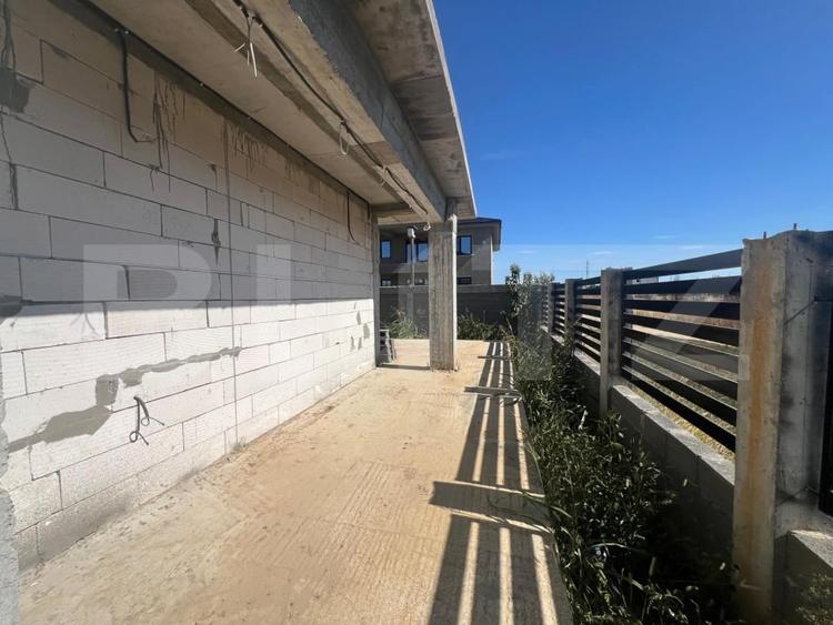 Casă individuală cu 5 camere cu Canalizare în Malu Mare