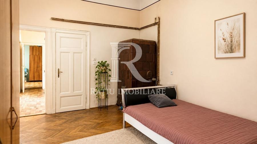 Apartament cu 4 camere decomandat în Central