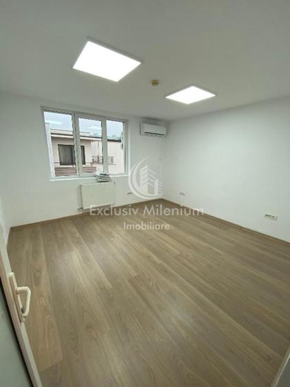 Casă individuală cu 13 camere cu Canalizare în Banu Manta