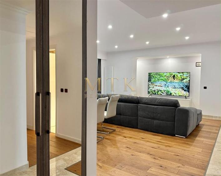 Apartament cu 3 camere decomandat, mobilat în Arcul de Triumf