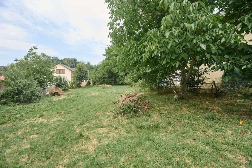 Teren de 2240 mp, în Moșoaia