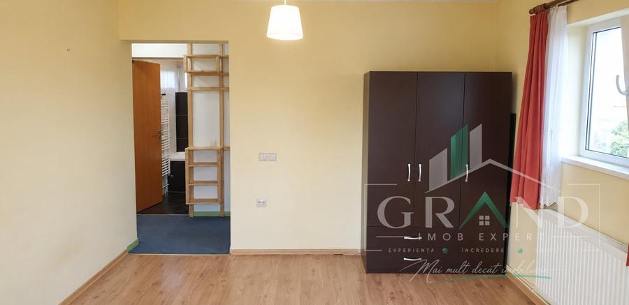 Apartament cu 2 camere decomandat, mobilat în Bulgaria