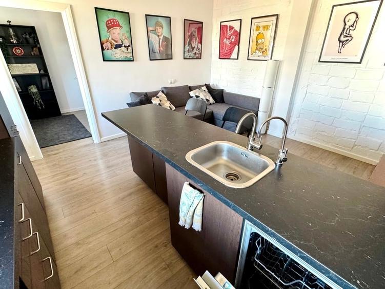 Apartament cu 2 camere semidecomandat, mobilat în P-ța Romană