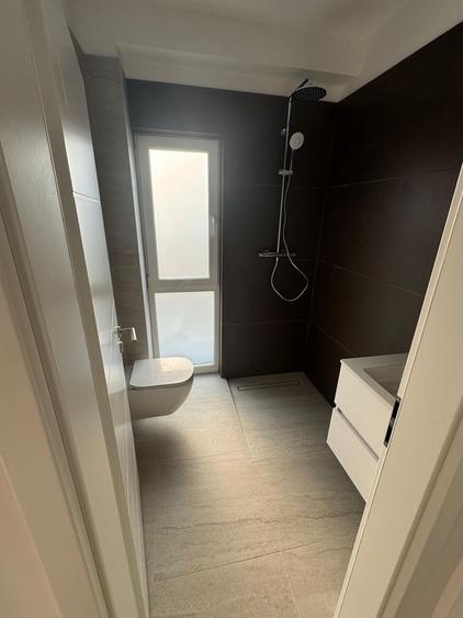 Duplex cu 5 camere cu Canalizare în Dumbrăvița