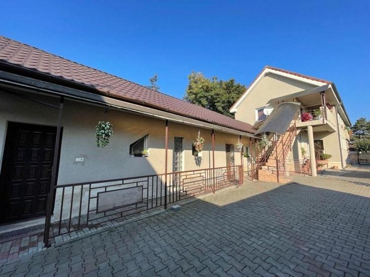 Casă individuală cu 9 camere cu Garaj în Florești