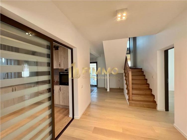 Casă individuală cu 5 camere cu Teren 1600 Mp în Pătrăuți