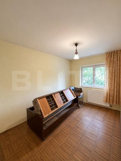 Apartament cu 3 camere decomandat în Liliacului