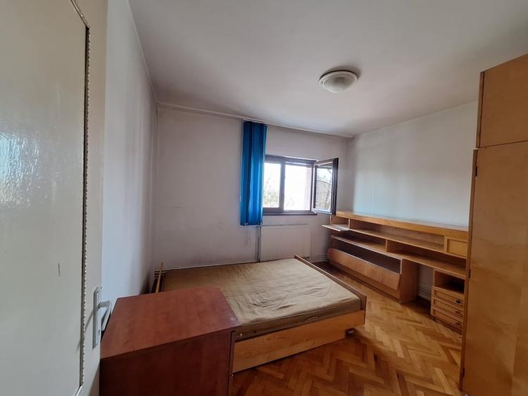 Apartament cu 3 camere decomandat, mobilat în Lipovei