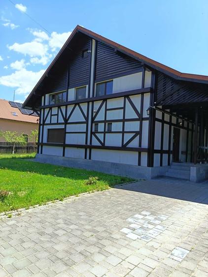 Casă cu 4 camere cu Teren 1700 Mp în Central