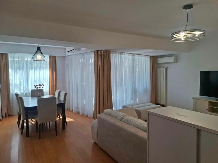 Apartament cu 4 camere decomandat în Central