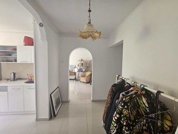 Apartament cu 4 camere decomandat în Berceni