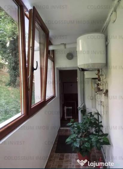 Apartament cu 3 camere decomandat în Răcădău