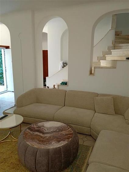 Casă cu 5 camere cu Teren 275 Mp în Tineretului