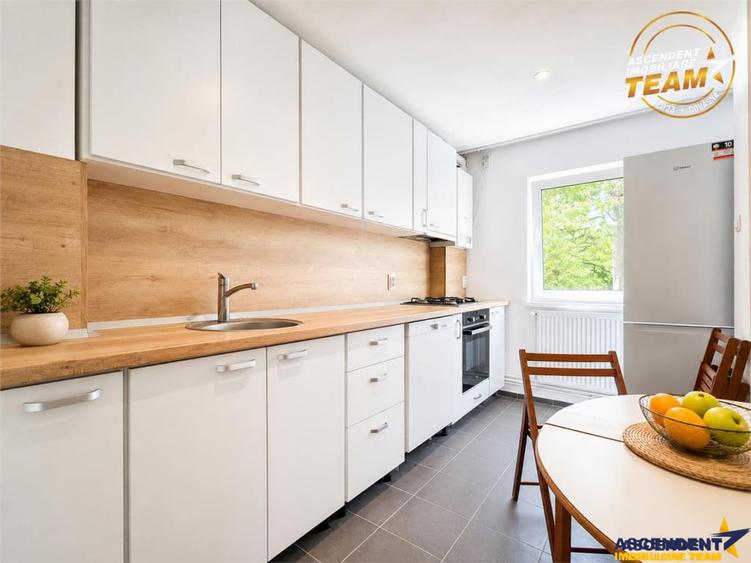Apartament cu 3 camere decomandat în Central