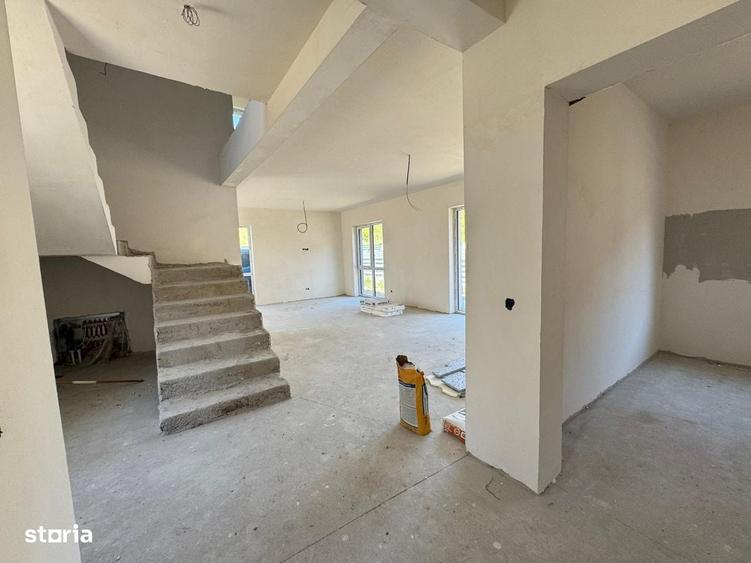 Casă cu 4 camere în Tăuți