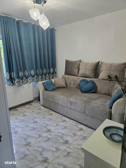 Apartament cu 4 camere decomandat în Micro 16
