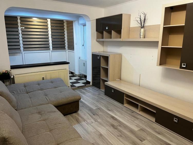 Apartament cu 2 camere decomandat în Titan